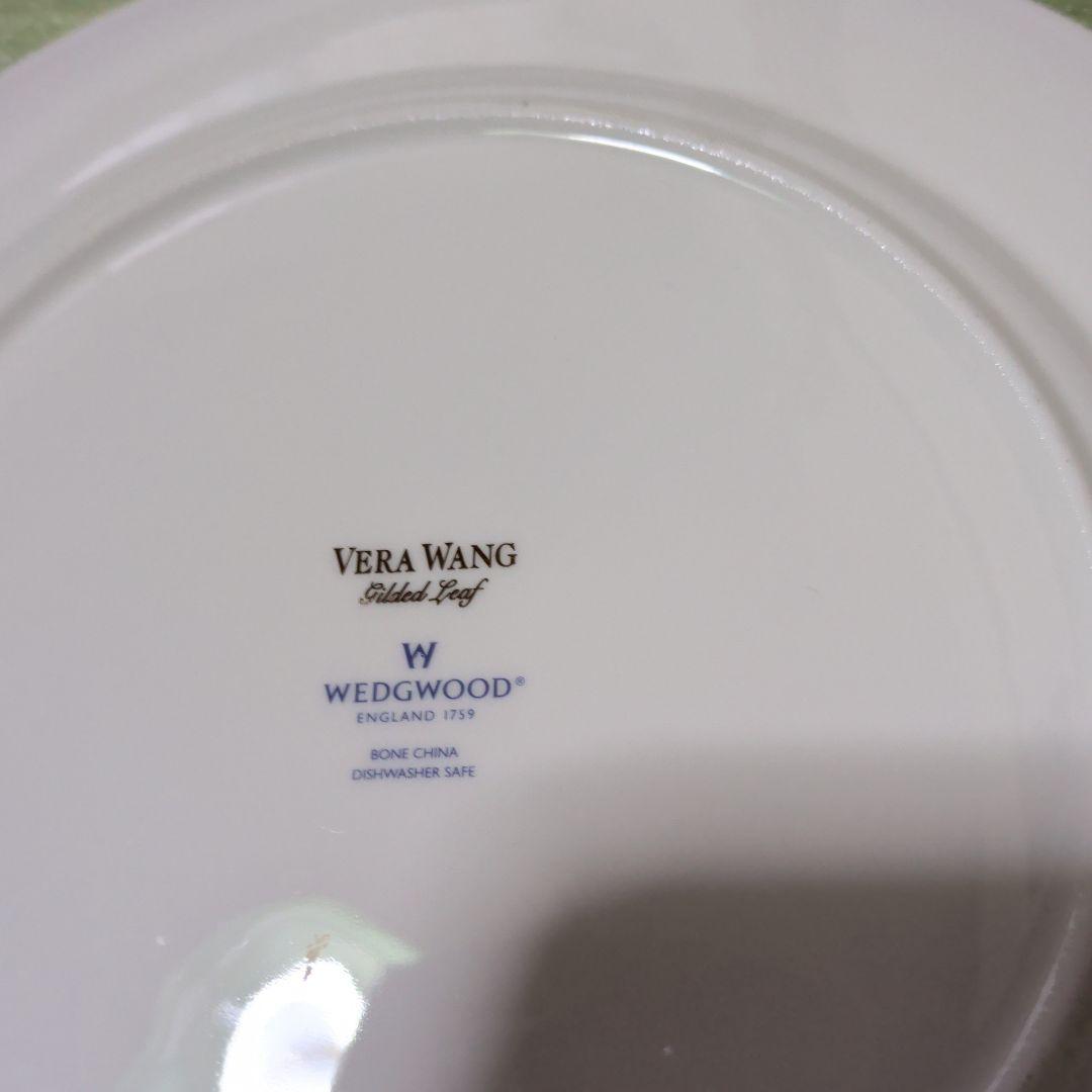 ホワイト 平皿 金縁葉模様　Vera Wang 匿名発送　送料込