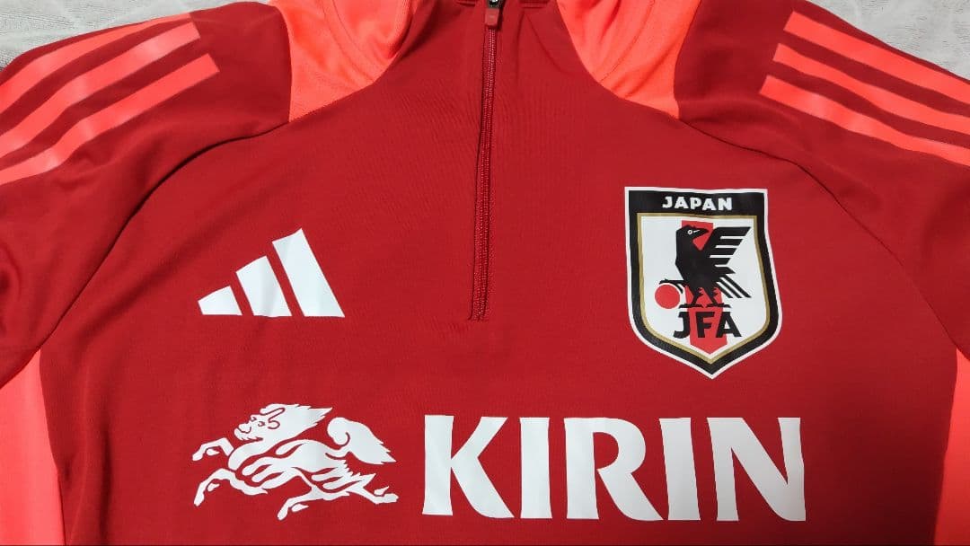 アディダス　2024日本代表トレーニングトップ　ティロ24