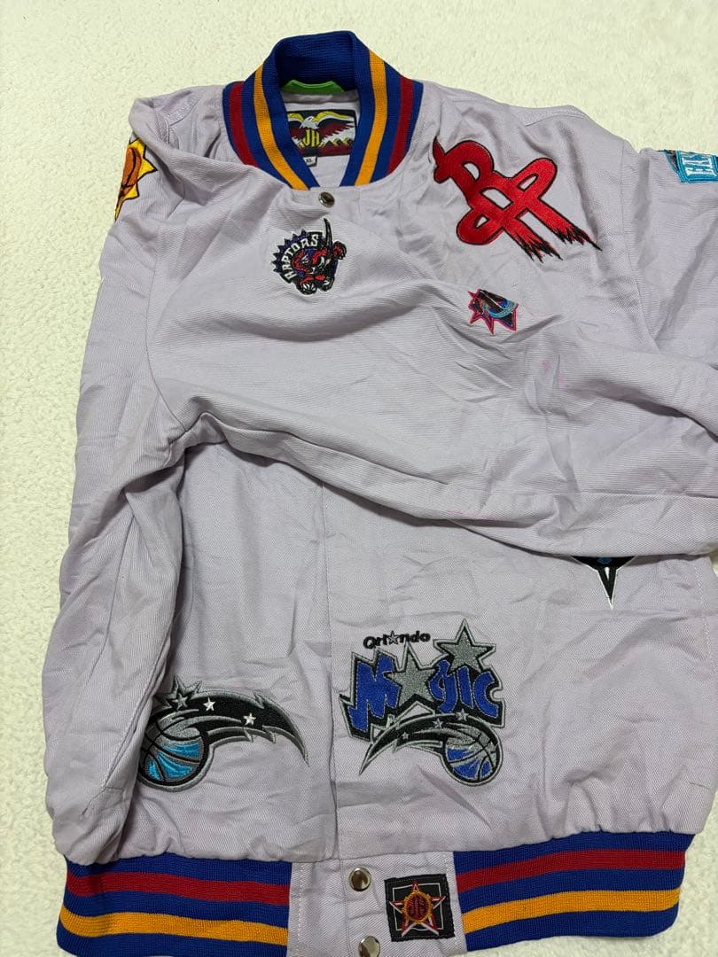 ナ*ニ様 NBA チーム刺繍アウタージャケット 薄紫色