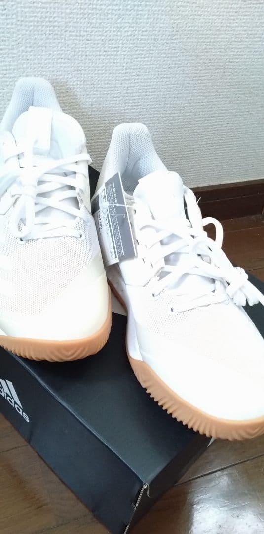 新品未使用レアadidas バレーボールシューズ 箱あり サイズ２４cm