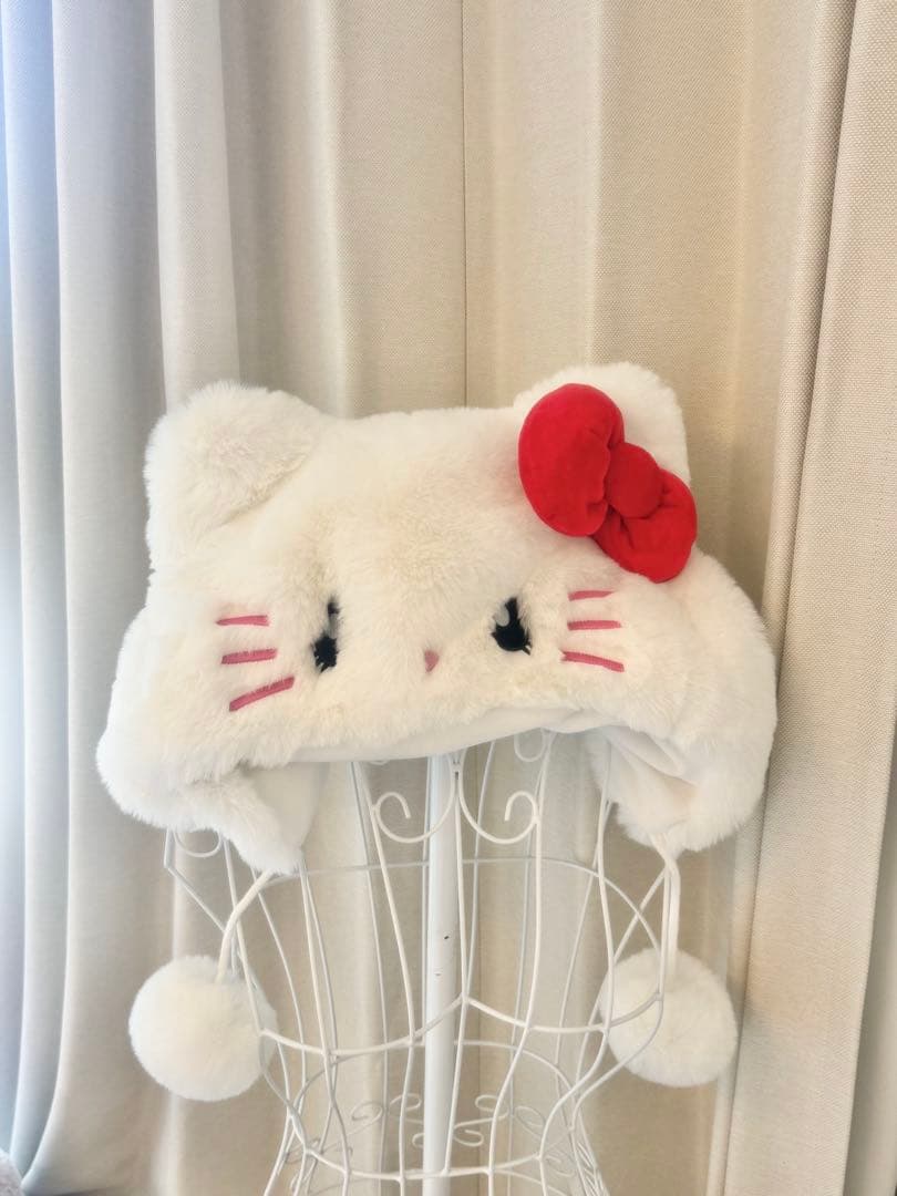 猫デザインの帽子（赤いリボン付き）
