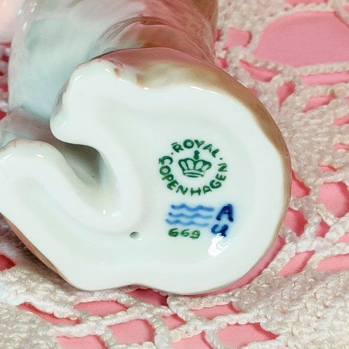 ロイヤルコペンハーゲン　ボール？毛糸玉？と猫　フィギュリン　白茶トラ