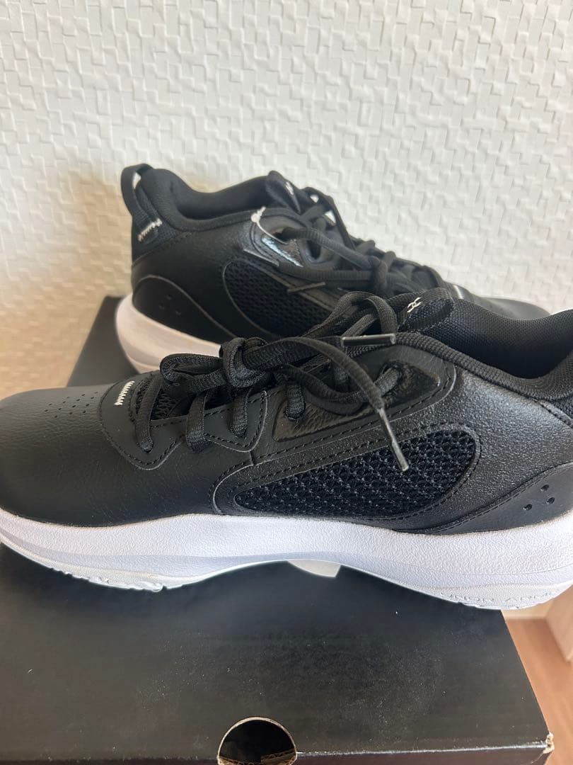 UNDER ARMOUR アンダーアーマー　バッシュ　24.5cm