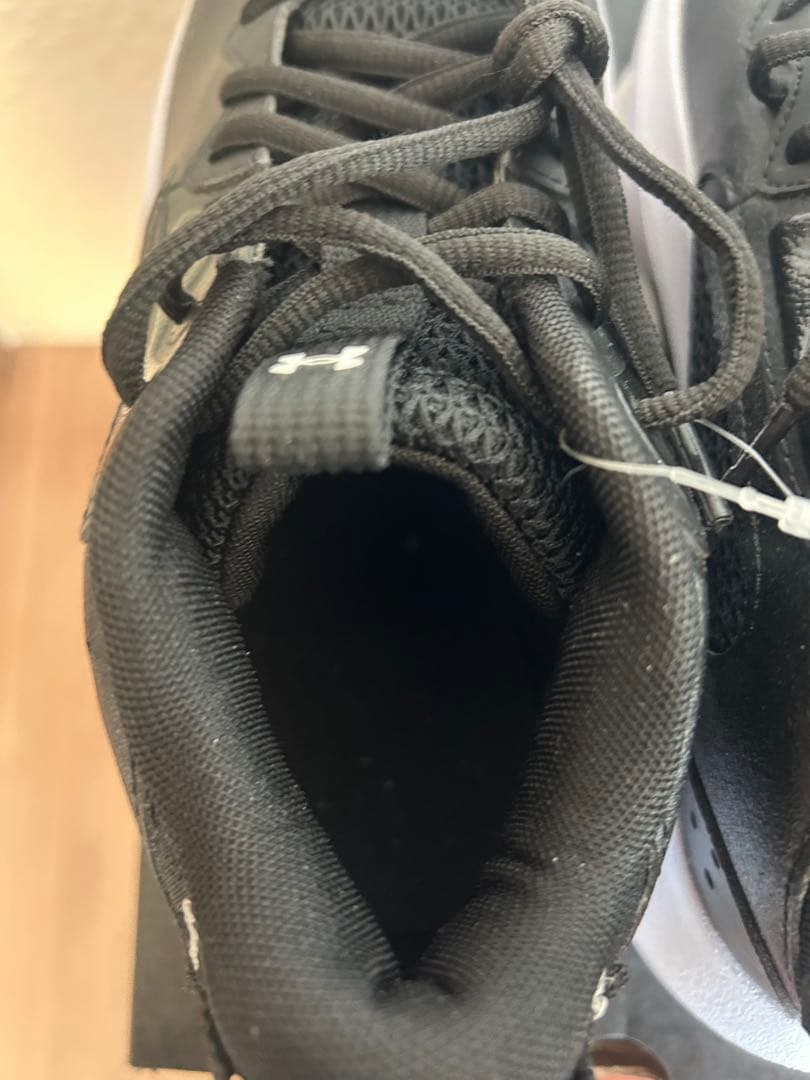 UNDER ARMOUR アンダーアーマー　バッシュ　24.5cm