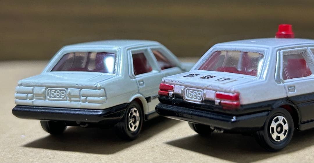 トミカ トヨタ カローラ 4ドアセダン 2台セット
