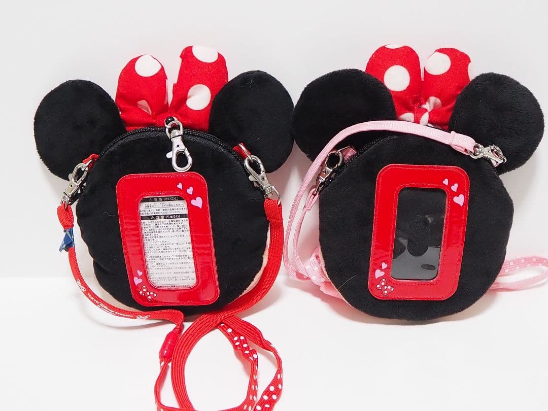 完売品　販売終了　ディズニー ミニー ポシェット パスケース　赤　ピンク
