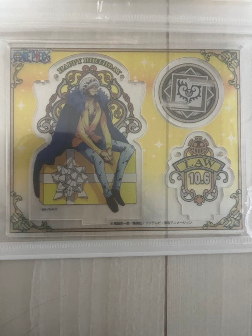 ONE PIECE 誕生日　ロー　アクリルスタンド、缶バッジセット