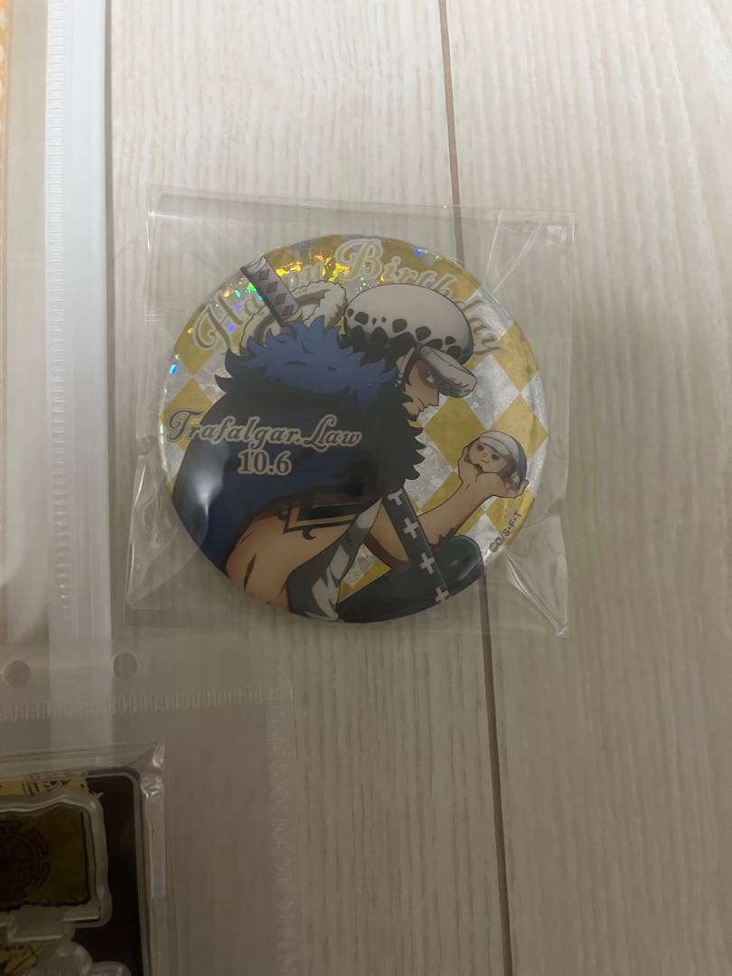ONE PIECE 誕生日　ロー　アクリルスタンド、缶バッジセット