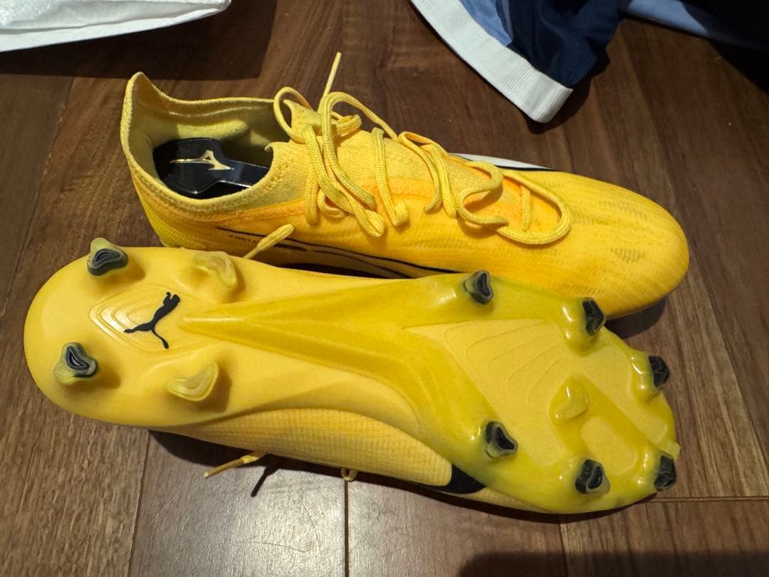 Puma イエロー サッカーシューズ