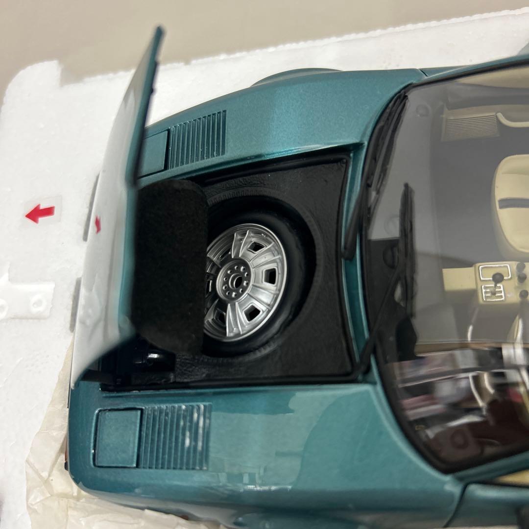 京商1/18 フェラーリ308GTB 1975 パリ•サロン•デビューバージョン