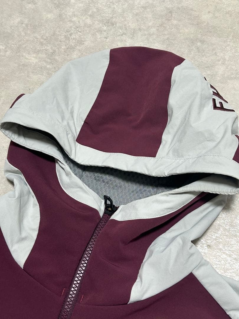 極美品 OAKLEY 2WAY ウインドジャケット　吸湿発熱　M