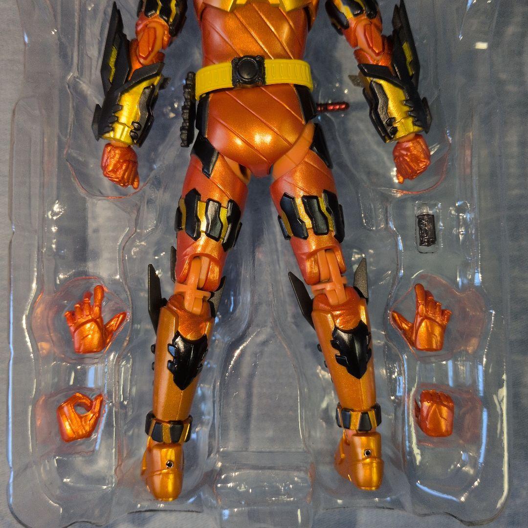 【完品】S.H.Figuarts 仮面ライダークローズマグマ
