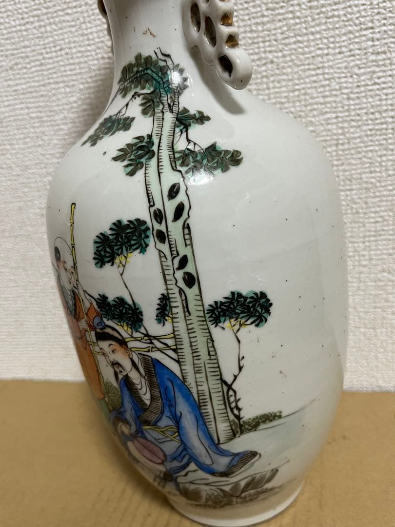 中国美術　清時代　色絵人物図耳付瓶時代物　約高さ28cm