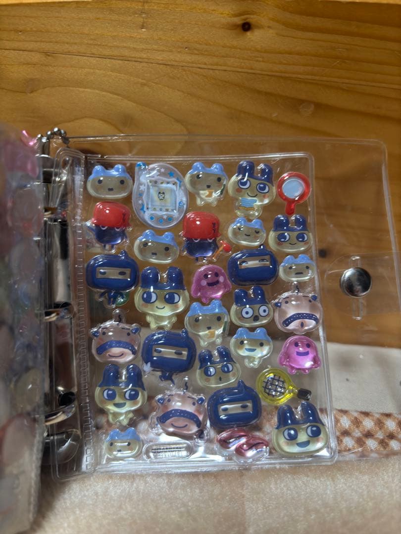 シール手帳完成版　キーホルダー付き　ボンボンドロップシール