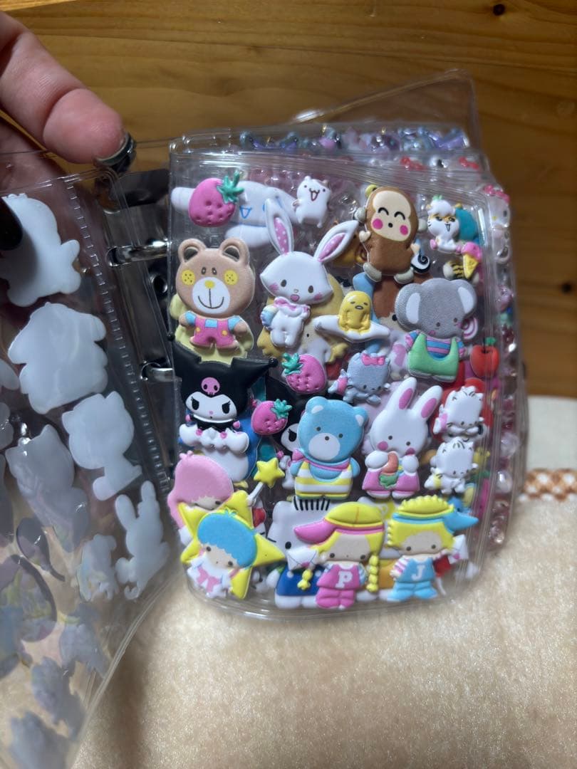 シール手帳完成版　キーホルダー付き　ボンボンドロップシール