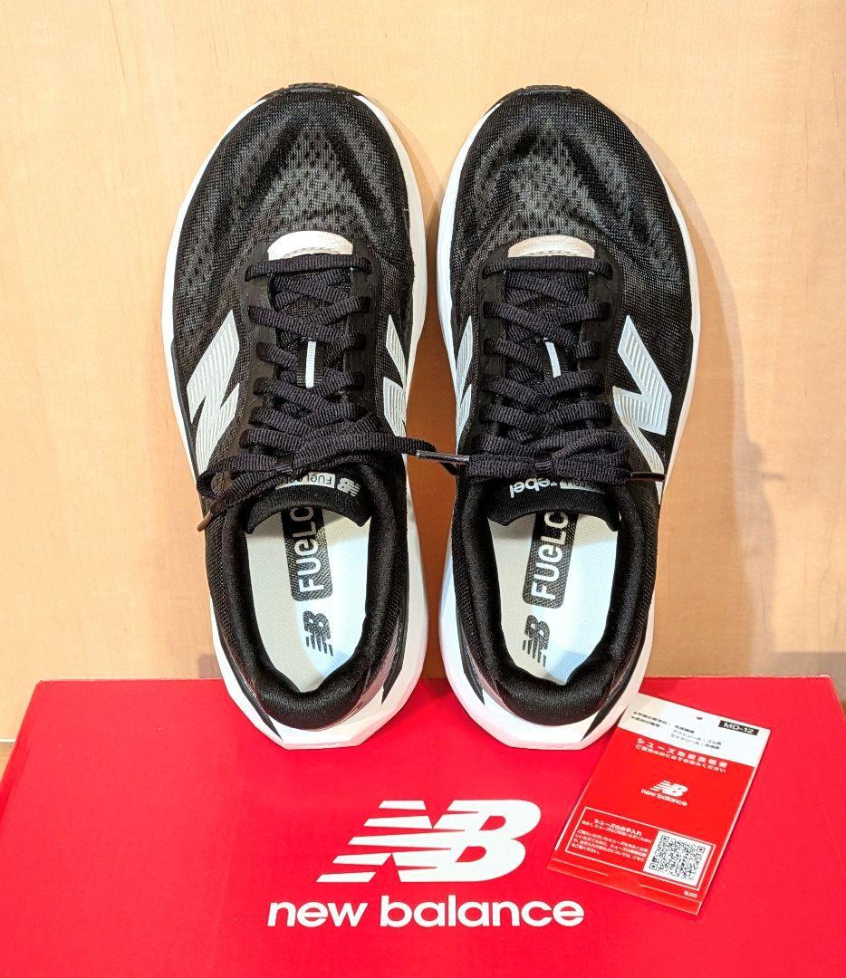 美品♥FuelCell Rebel v5　ランニングシューズ　トレラン 24.5