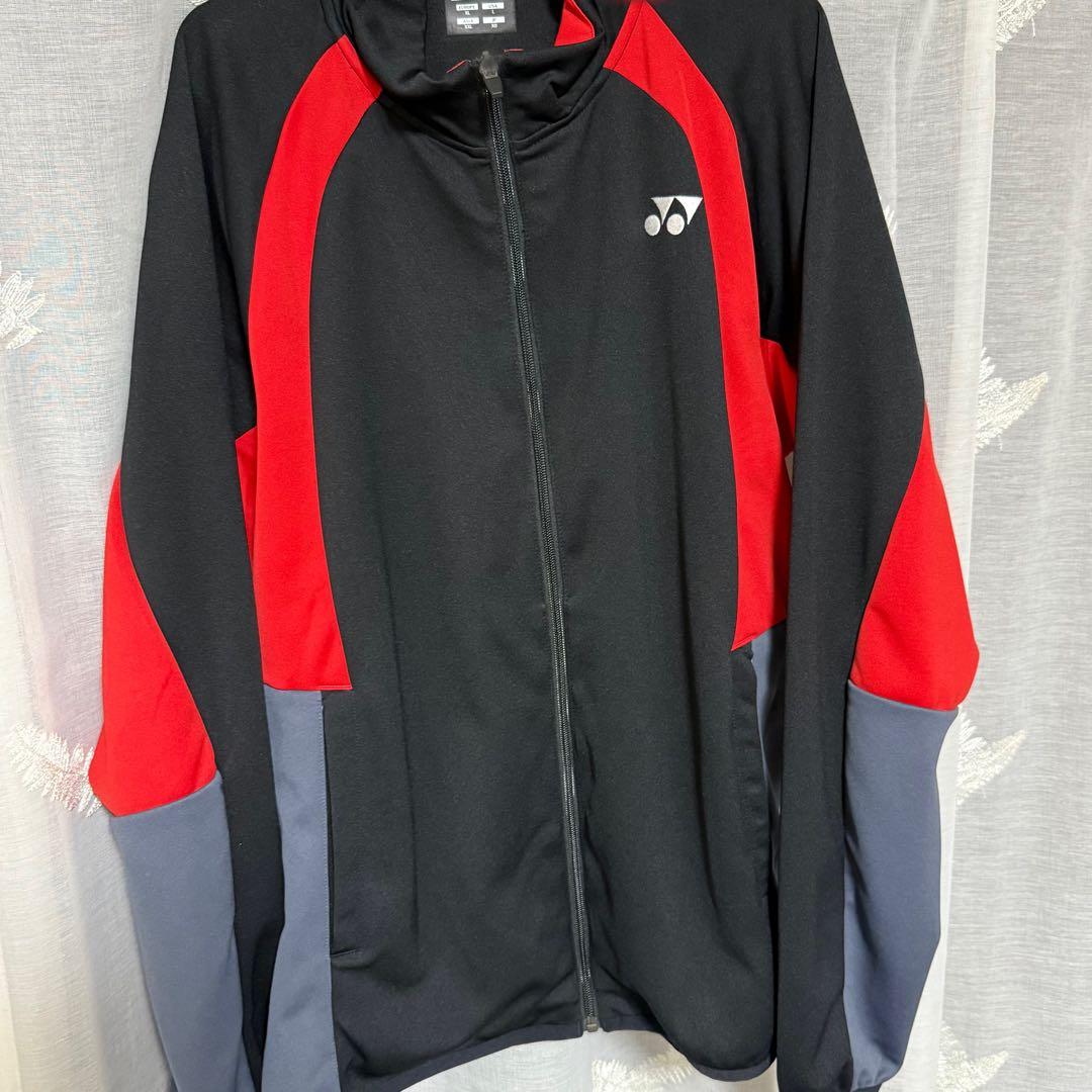 YONEX ジップアップジャケット XO 黒/赤