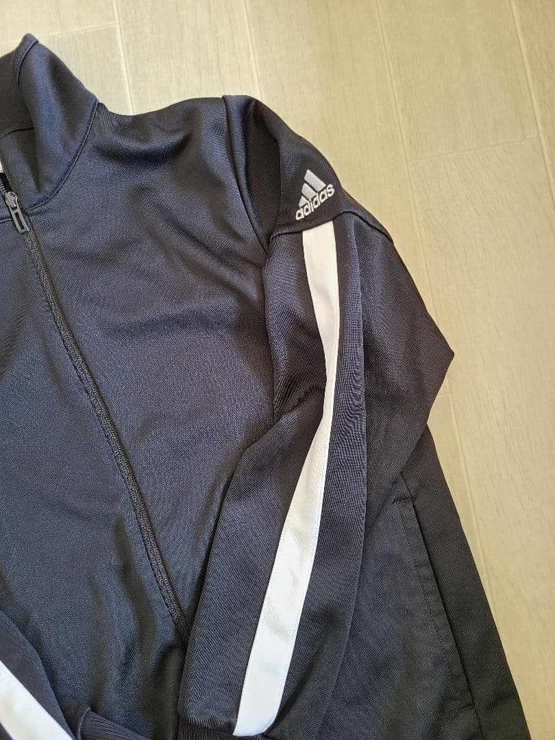 adidasジャージ上下　トップスSボトムスＭ黒セットアップメンズ