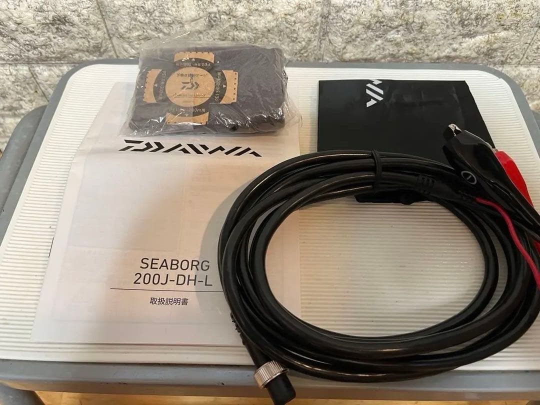 SEABORG 200J-4NL 電動リール グレー/ピンク