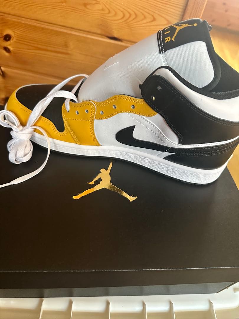 Nike Air Jordan 1 mid ブラック/イエロー