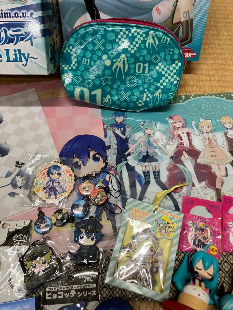 VOCALOID グッズ　まとめ売り　フィギュア　CD ファイル　タオル　ポーチ