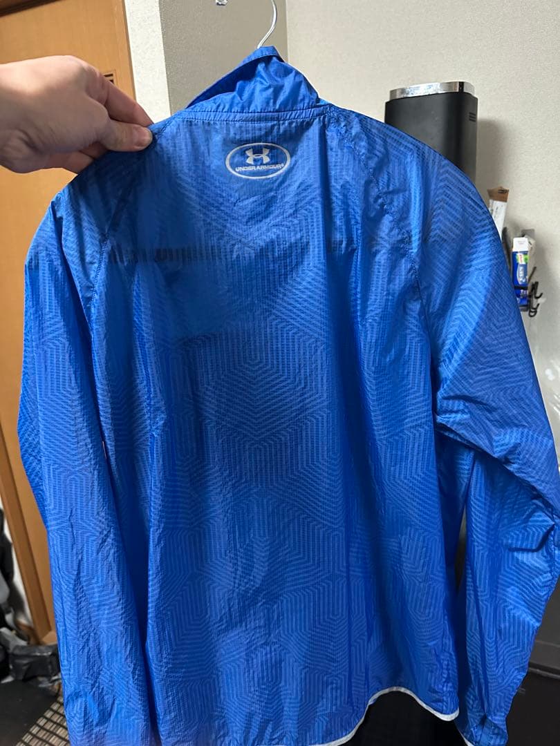 Under Armour ウィンドブレーカー L 青