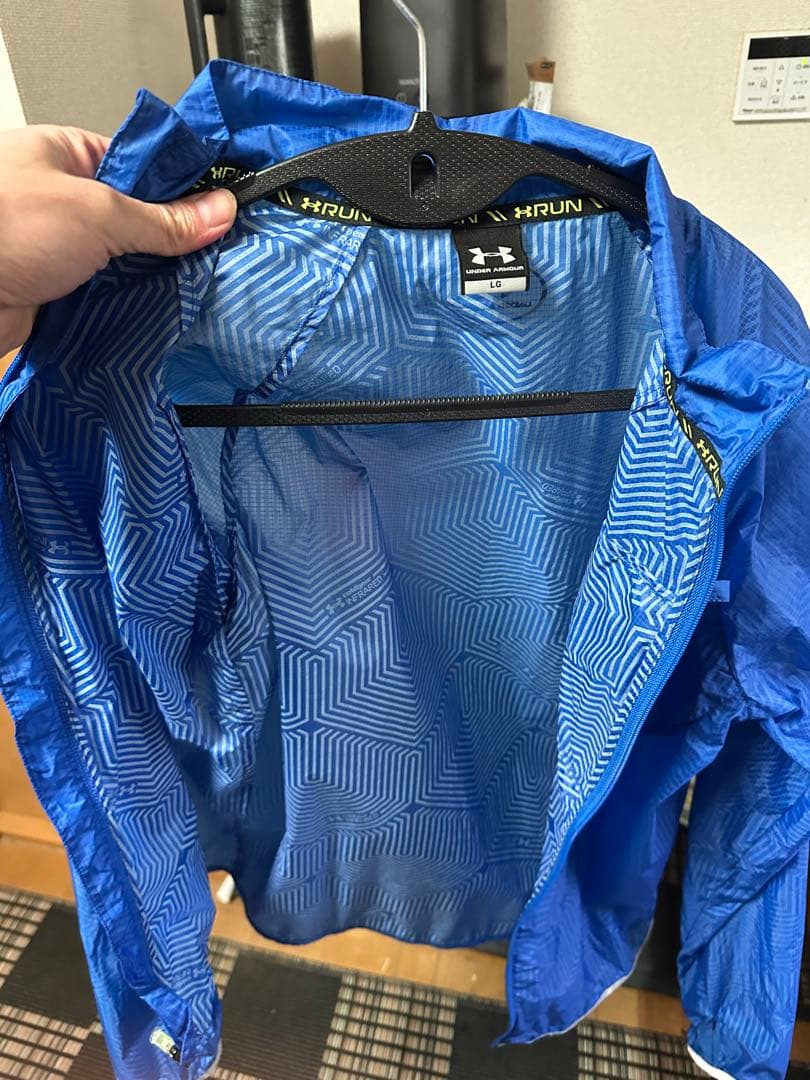 Under Armour ウィンドブレーカー L 青