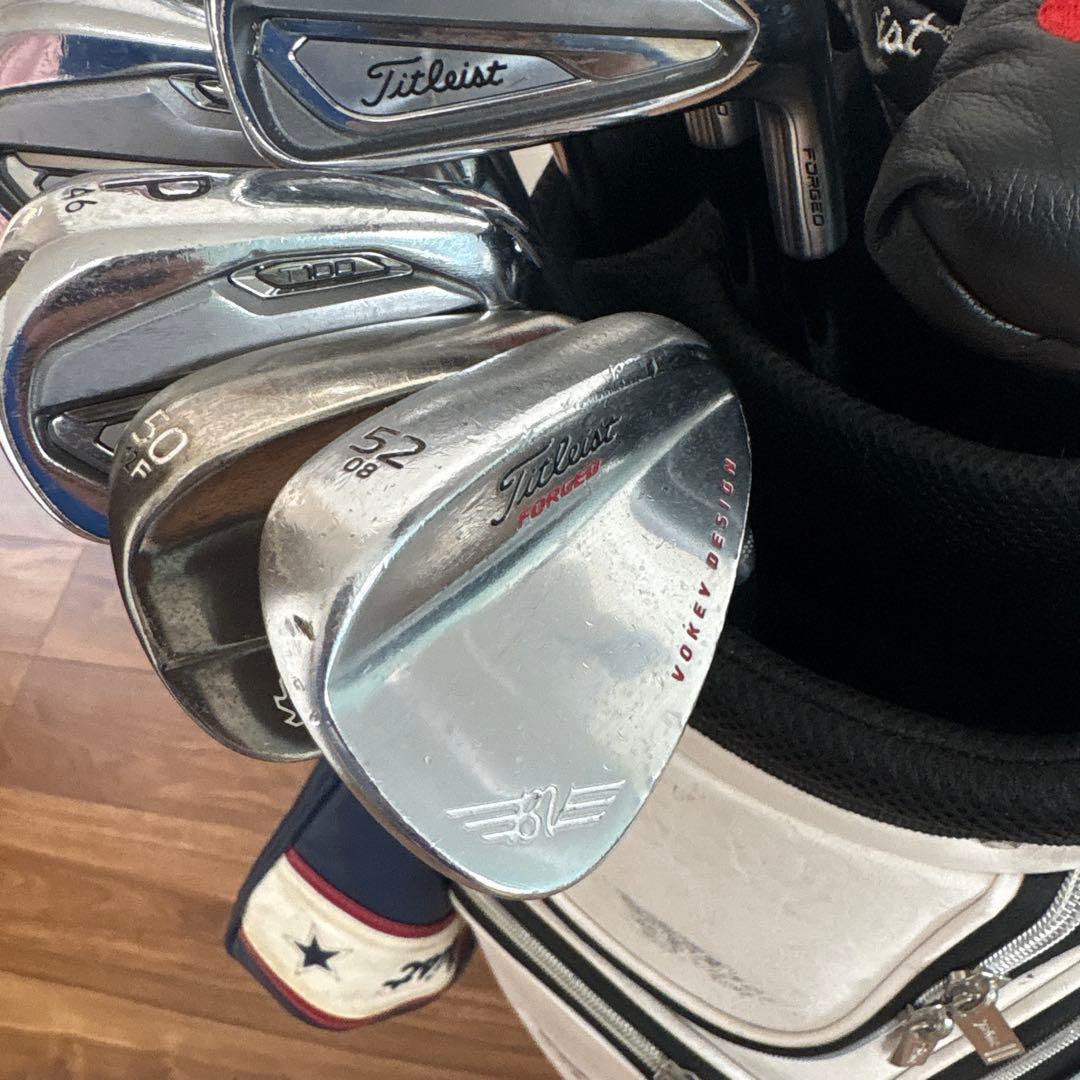 Titleist ホワイトキャディバッグ クラブ付き