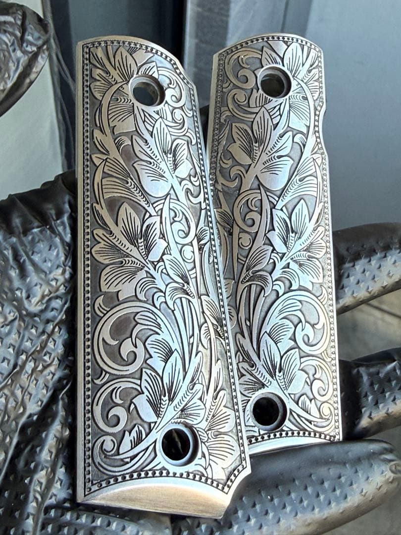 1911 グリップパネル カスタム 彫刻グリップ 左右セット 一点物