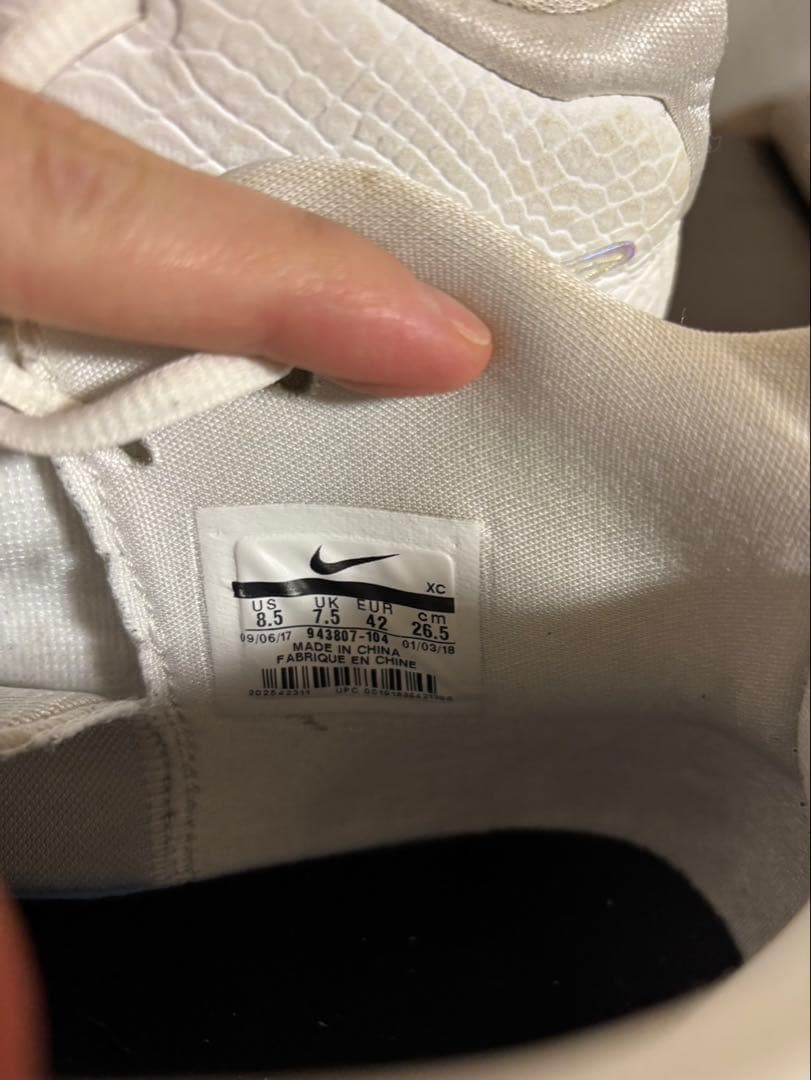 Nike Kyrie 4 バスケットボールシューズ ホワイト/マルチカラー