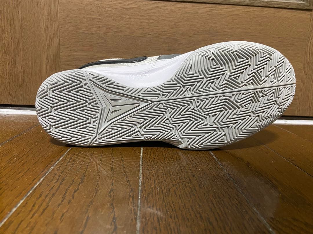 Nike バスケットボールシューズ ホワイト/グレー