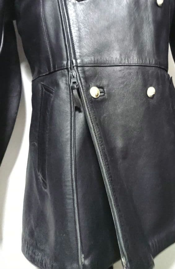 黒革コート