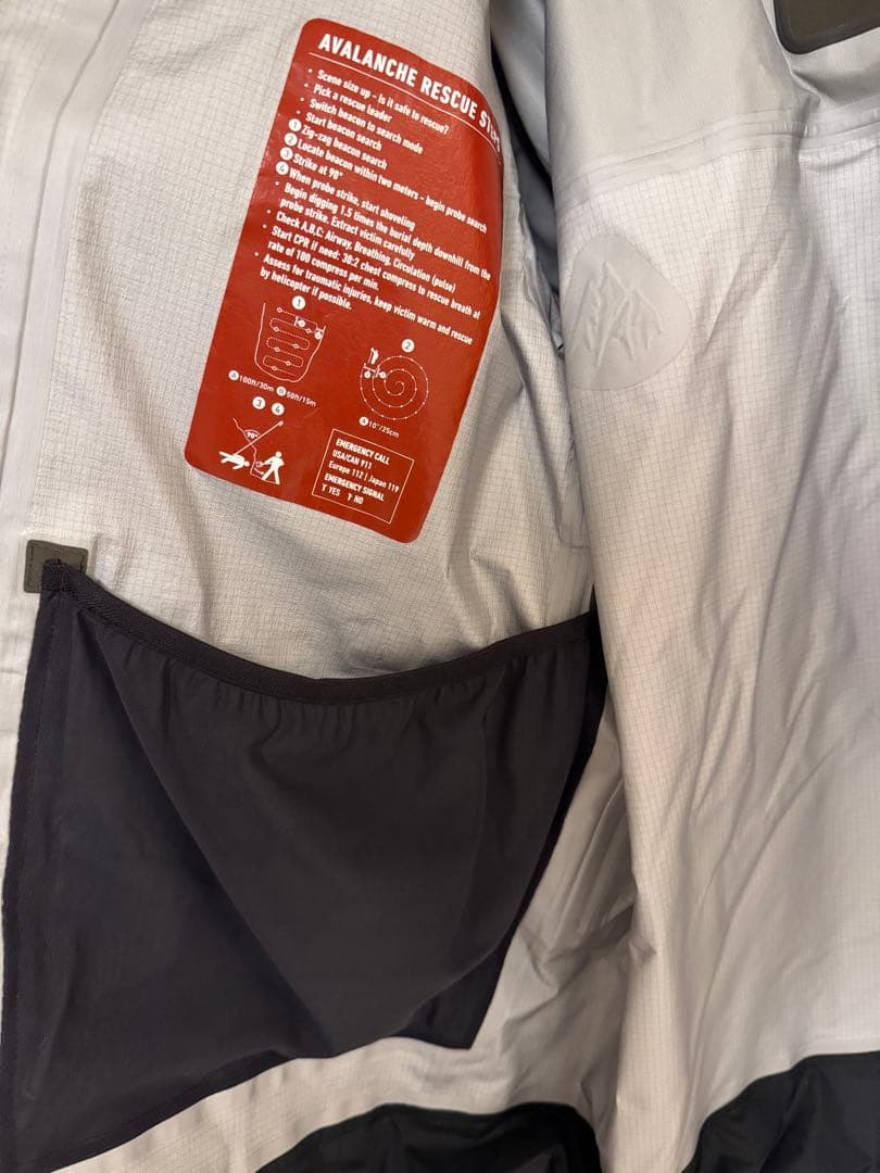 JONES スノーボードウェア　M　GORE-TEX Pro BC 1回使用