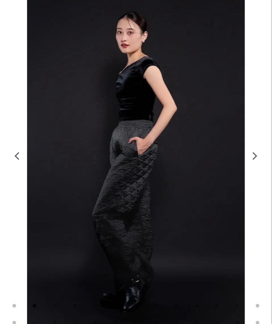 お得 新品 Glossy M size ブラック unoa ウノア トップス