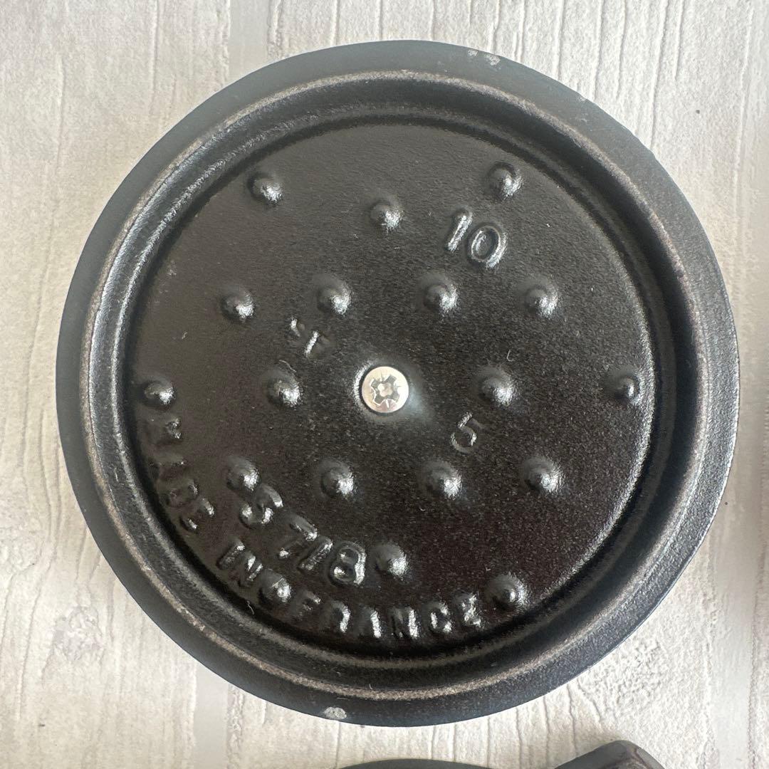 STAUB 鋳鉄製 蓋付き鍋 小型10センチ
