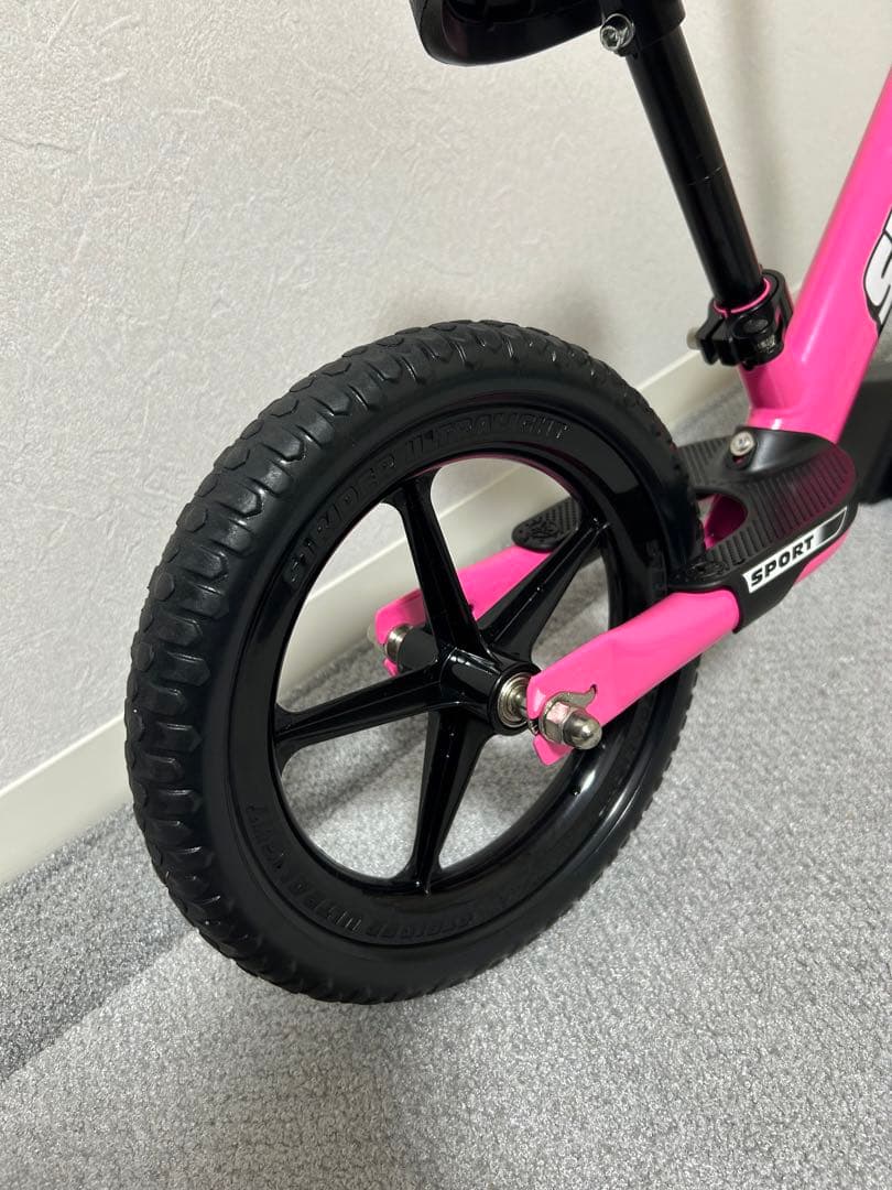 かなり美品　正規品　ストライダー　12インチ　ピンク