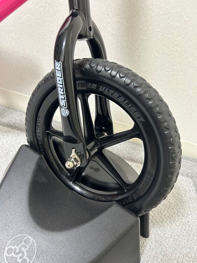 かなり美品　正規品　ストライダー　12インチ　ピンク