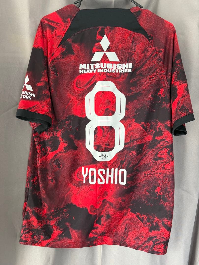 浦和レッズ YOSHIO 8、ユニフォームサイン入り