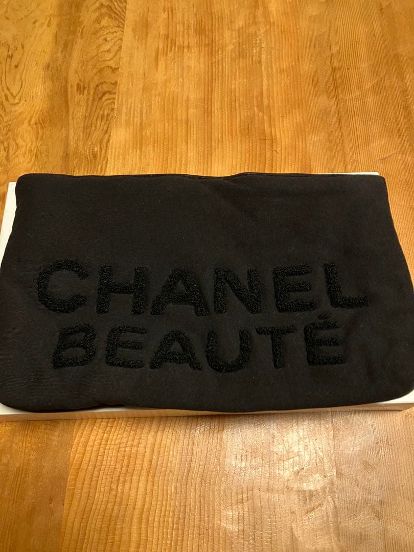 【非売品】CHANEL BEAUTE ふかふかブラックポーチ
