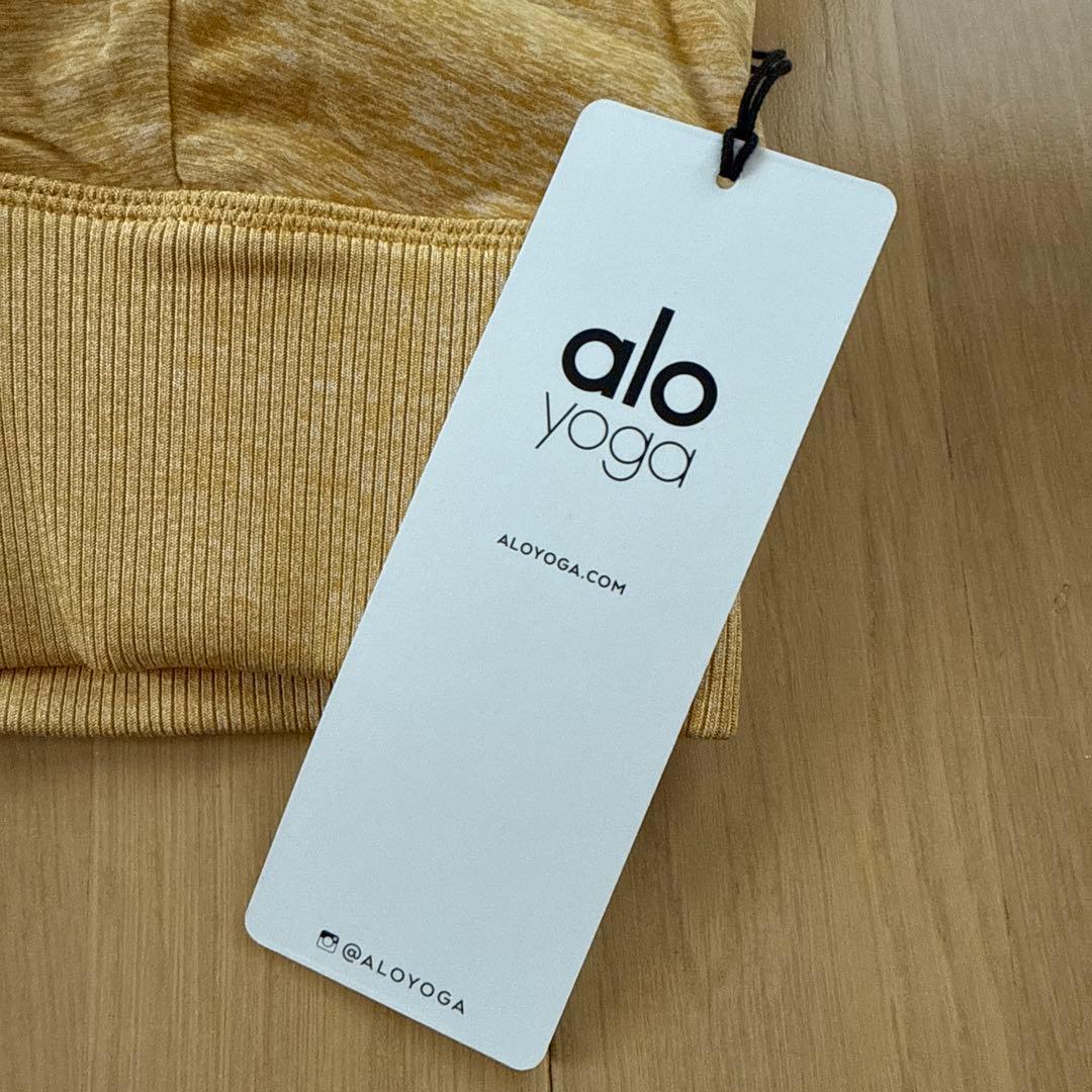 【新品タグ付】Alo Yoga ALOSOFT セレニティ ブラトップ S