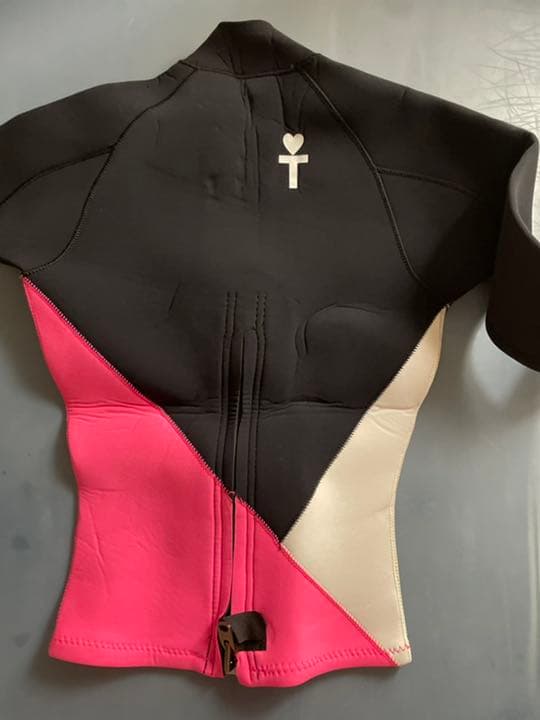 サーフィン・ボディボード HUG Wetsuits