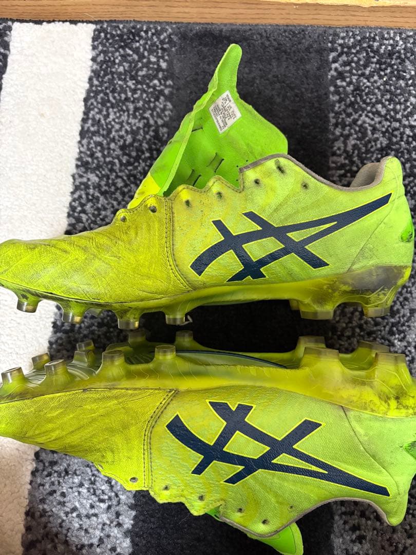 ASICS 蛍光イエロー サッカーシューズ スパイク