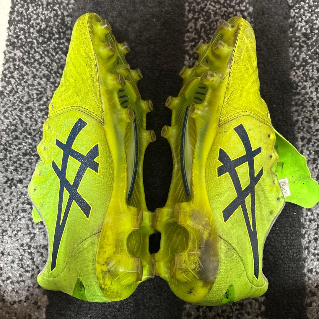 ASICS 蛍光イエロー サッカーシューズ スパイク