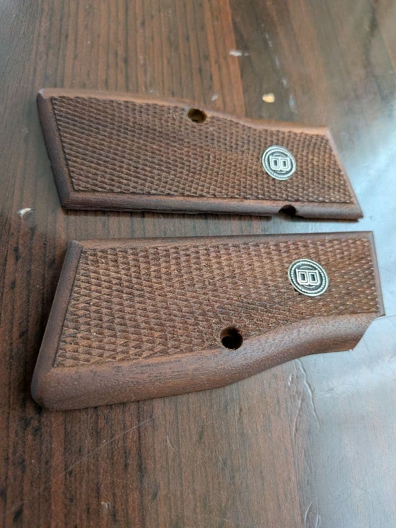 ブローニング　ハイパワー用　木製グリップ　美品