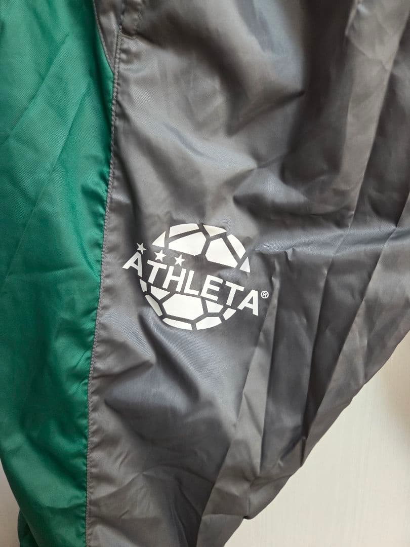 ATHLETA ピステ・ウィンドブレーカー グレー/グリーン