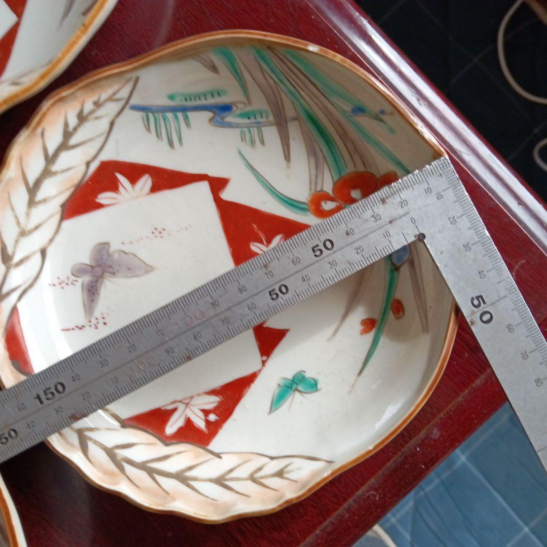 古伊万里 九谷 色絵、花と昆虫のデザイン皿4枚