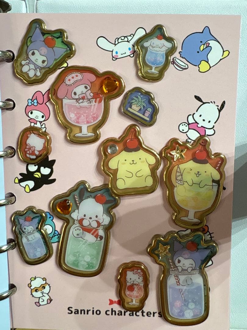 シール帳完成品　キャラクター多数　※サンリオ第一弾ボンボンドロップシールあり