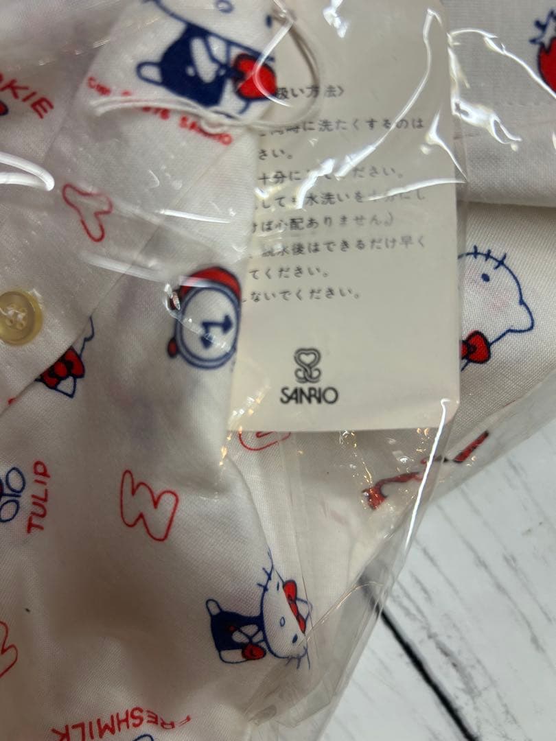 サンリオ　当時物　昭和レトロ　ハローキティ　長袖シャツ　ボディシャツ　襟付き