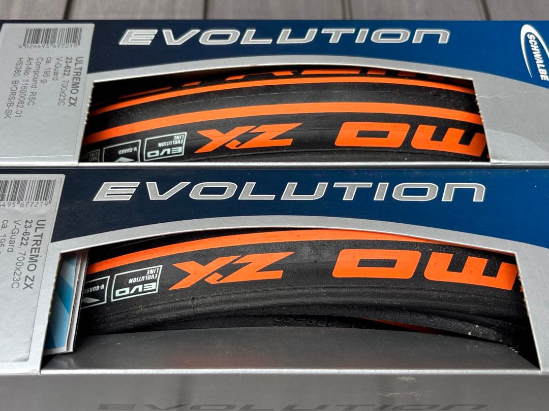 SCHWALBE ULTREMO ZX 700x23C タイヤ 2本セット