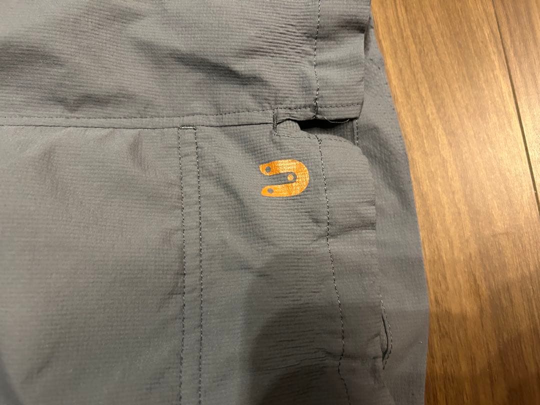 TANNUKI running clubグレーのショートパンツ